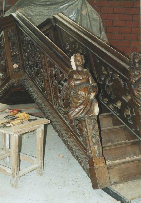 La restauration de la chaire à Gullegem.